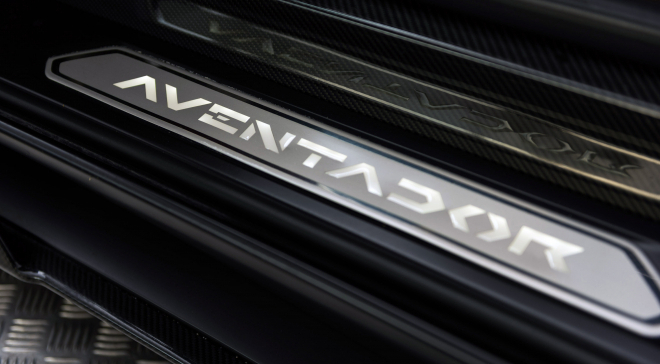 <img src="pubdb/bilder/object/1025/12/660Aventador-046.jpg"/>