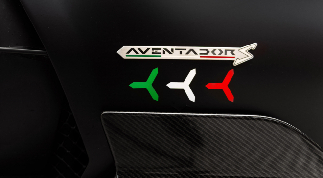 <img src="pubdb/bilder/object/1025/7/660Aventador-022.jpg"/>