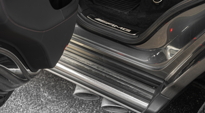 <img src="pubdb/bilder/object/1031/17/660von-braun-amg-g63-13.jpg"/>