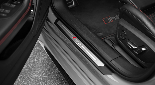 <img src="pubdb/bilder/object/1045/24/660Nardo-Gray-Audi-RS6-12.jpg"/>