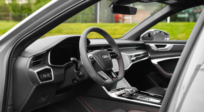 <img src="pubdb/bilder/object/1045/8/660Nardo-Gray-Audi-RS6-10.jpg"/>
