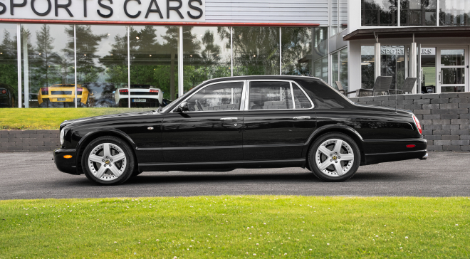 <img src="pubdb/bilder/object/1049/11/660VonBraun-bentley-arnage-3.jpg"/>