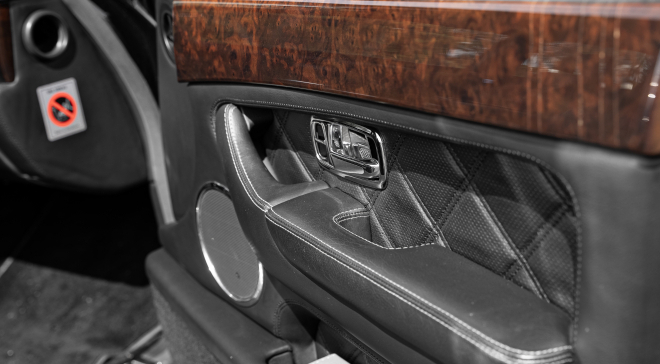 <img src="pubdb/bilder/object/1049/15/660VonBraun-bentley-arnage-12.jpg"/>