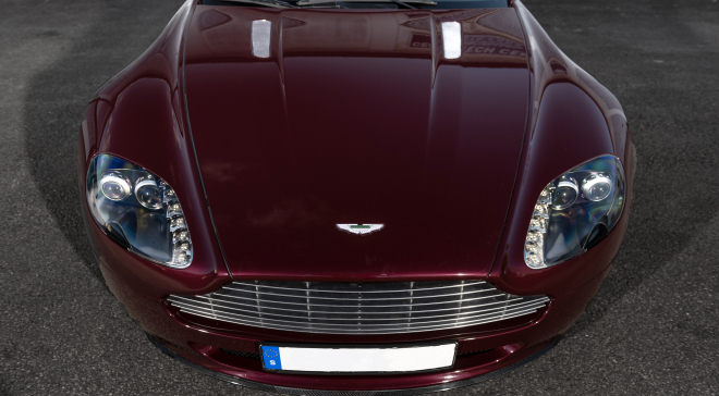 <img src="pubdb/bilder/object/511/22/660Aston_Martin-105.jpg"/>