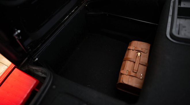 <img src="pubdb/bilder/object/754/32/660FERRARI_355-29_1.jpg"/>